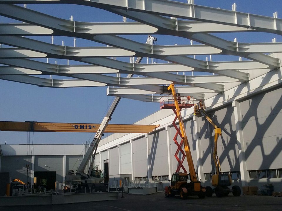 Copertura completa del capannone con travi metalliche Montecchio Emilia (IT)