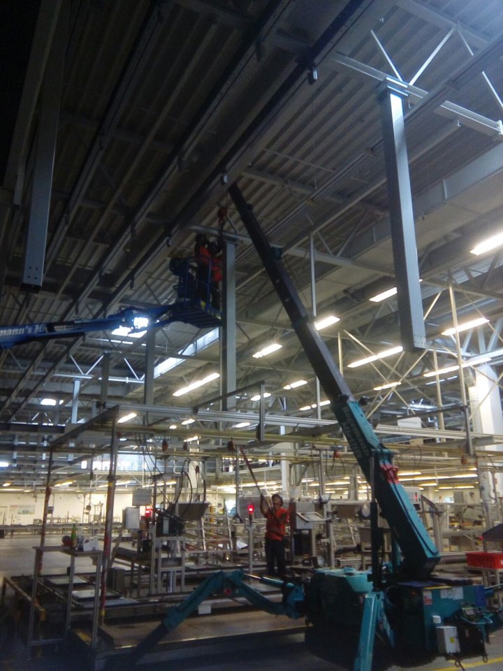 Montaggio struttura per magazzino automatizzato MIELE & CIE. Bielefeld (DE)