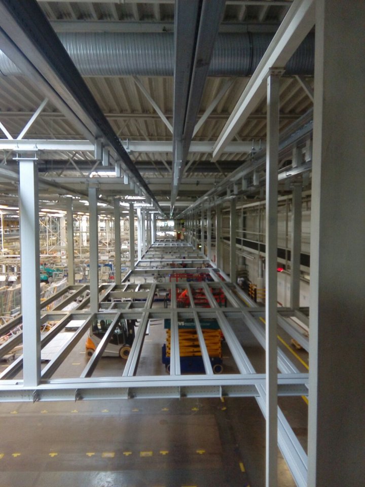 Montaggio struttura per magazzino automatizzato MIELE & CIE. Bielefeld (DE)